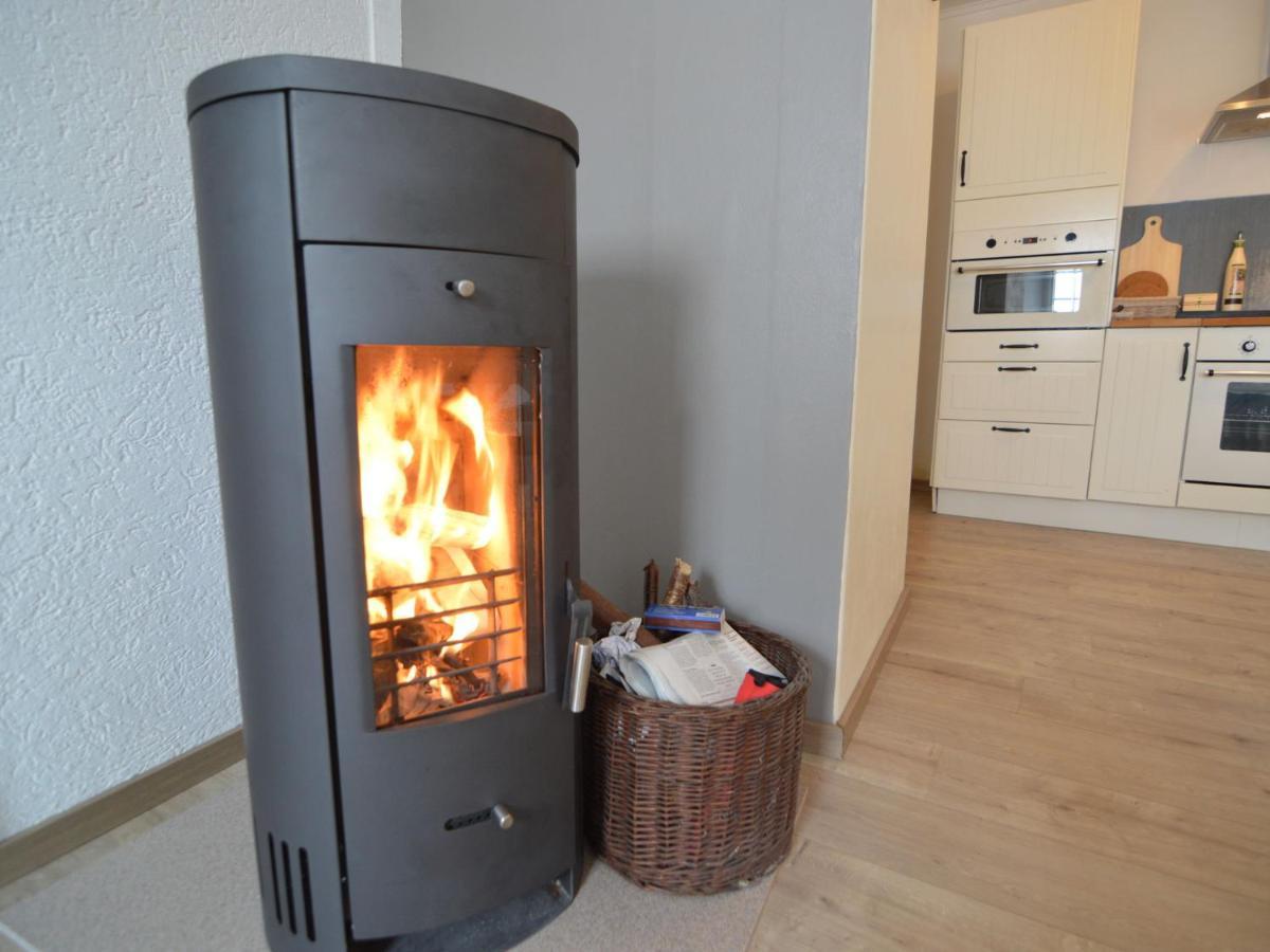 Very Comfortable House With Bathrooms And A Garden Mürlenbach Стая снимка